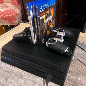 PS4 PRO-2 controllers-3 games
